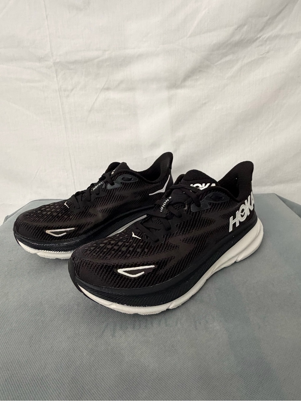 HOKA Clifton 9 Womens 8.5 Black Excellent Used (B258)